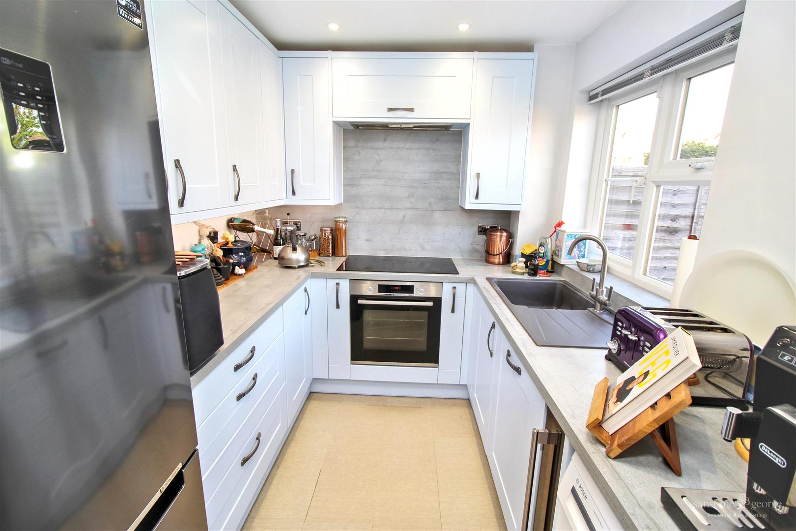 3 bed property in Hawley Close, Reading